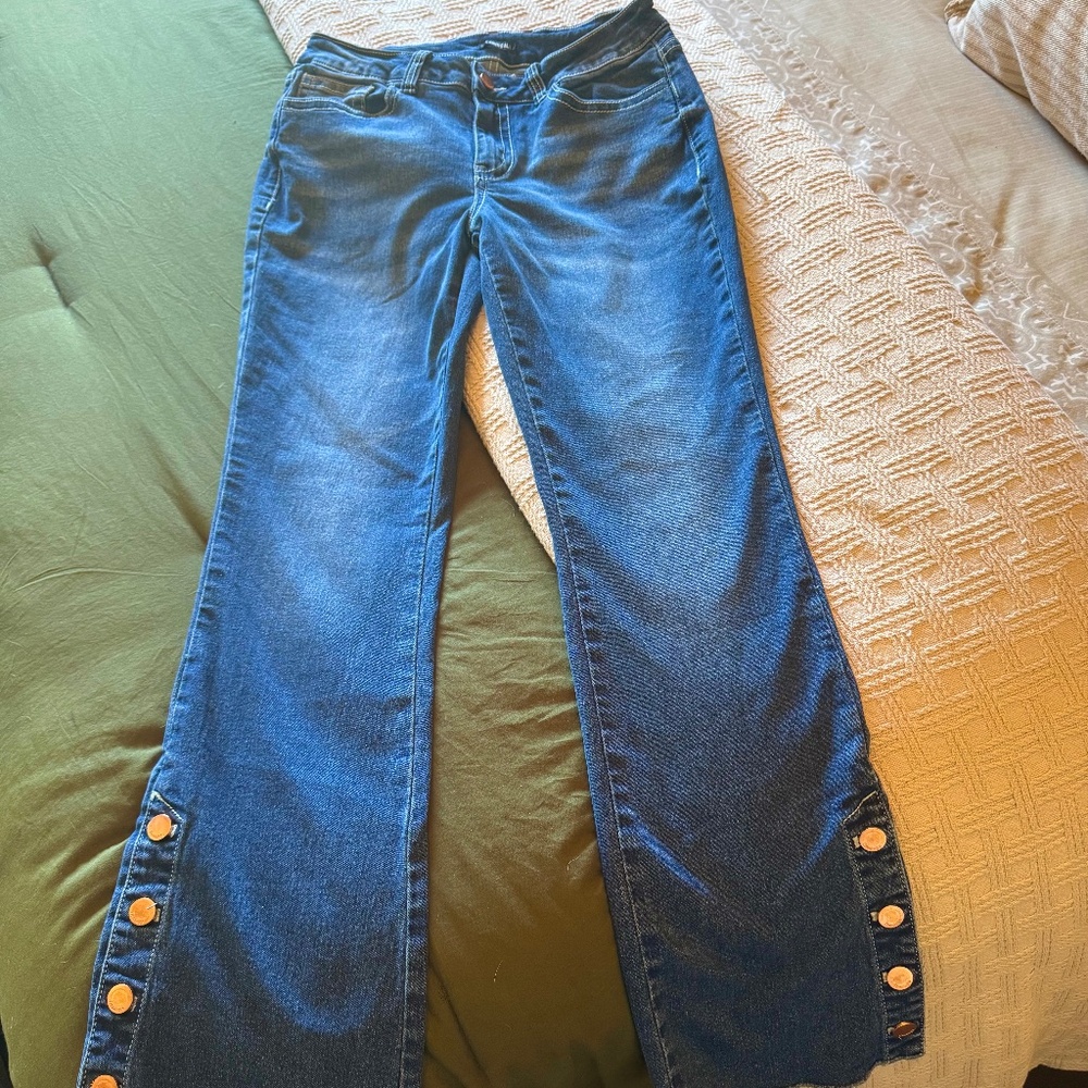New Jeans with Buttons on Bottom